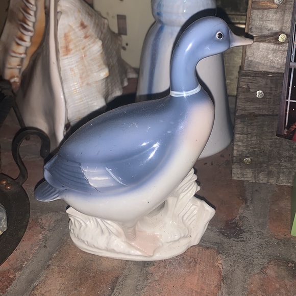 Delicate hand painted ceramic duck - Picture 2 of 5